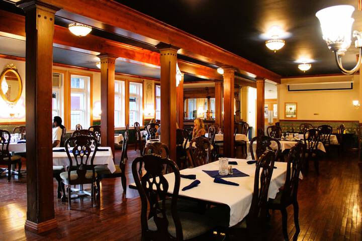 Dining 45 of 51