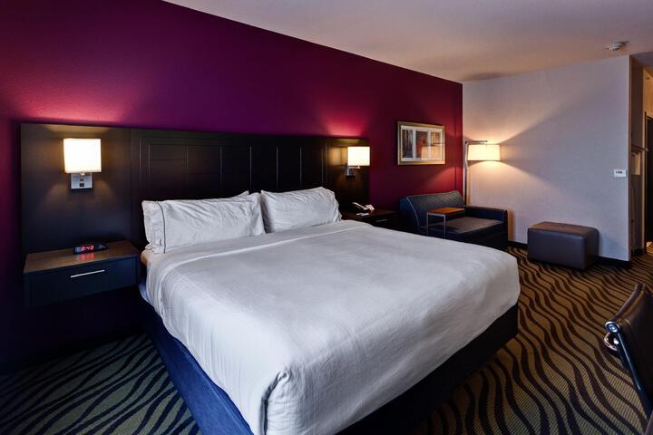 1 King Bed (9 of 12)