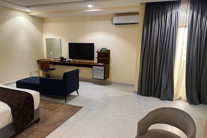 Room 11 of 42