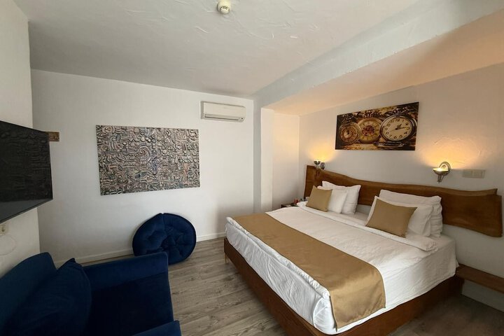 Room 53 of 194