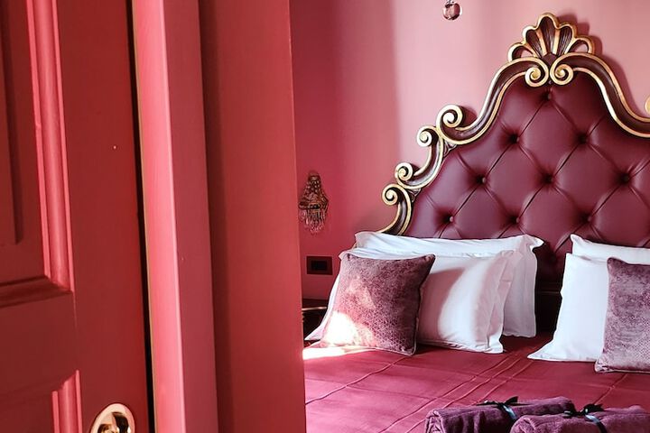 Room 4 of 25