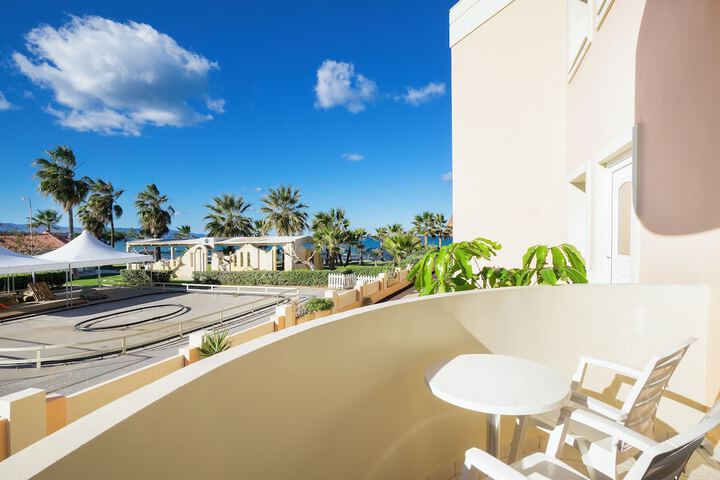 Hotel Exterior 128 of 128