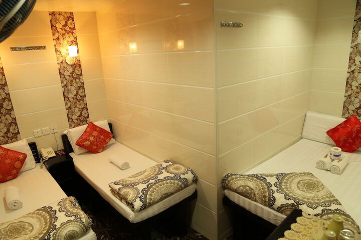 Room 6 of 32