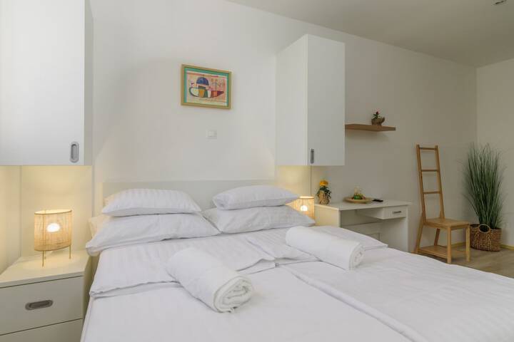 Room 8 of 23