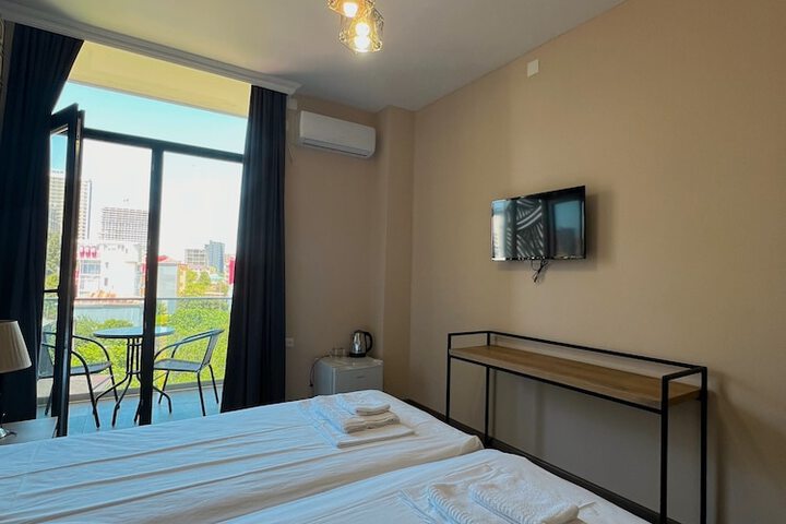 Room 7 of 25