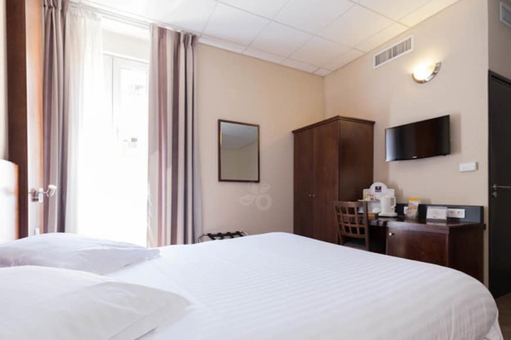 Room 8 of 21