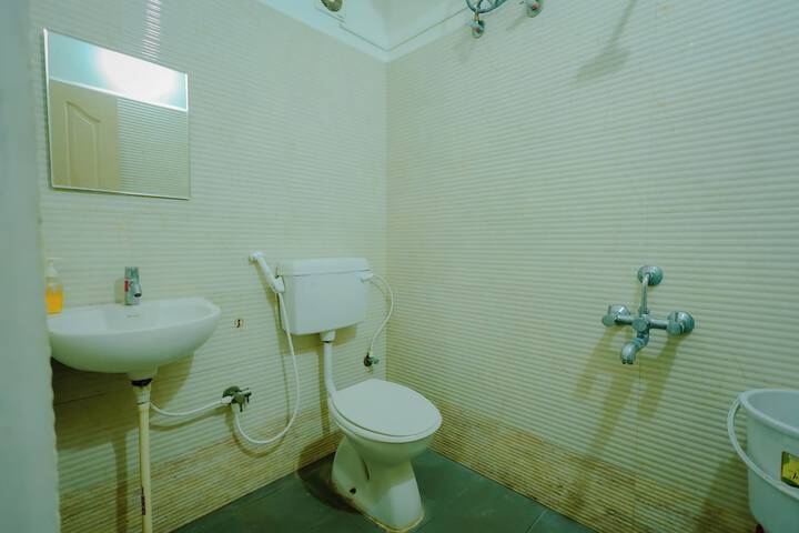 Room 53 of 94