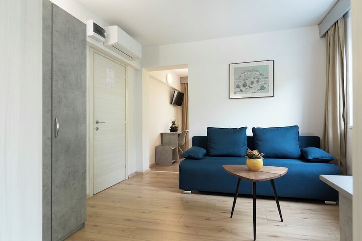 Room 8 of 25