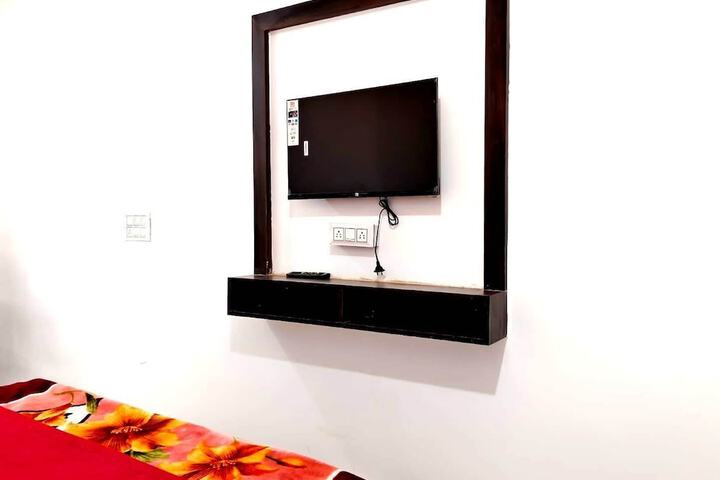 Room 3 of 13