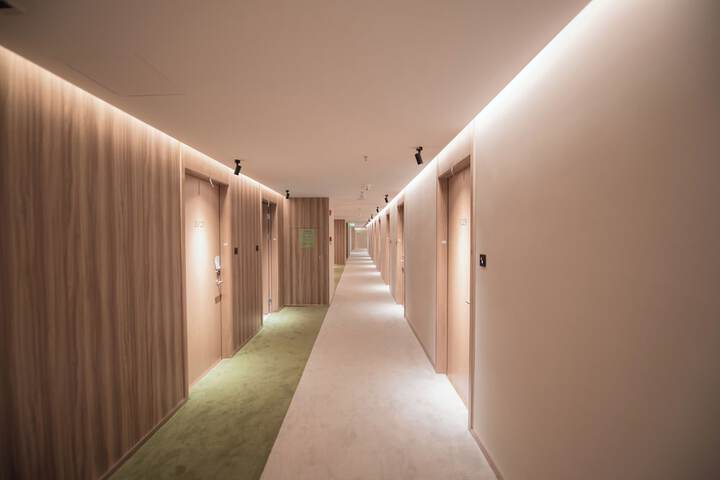 Room 11 of 13