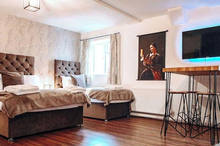 Room 45 of 153