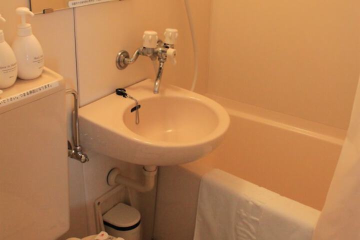 Room 14 of 32
