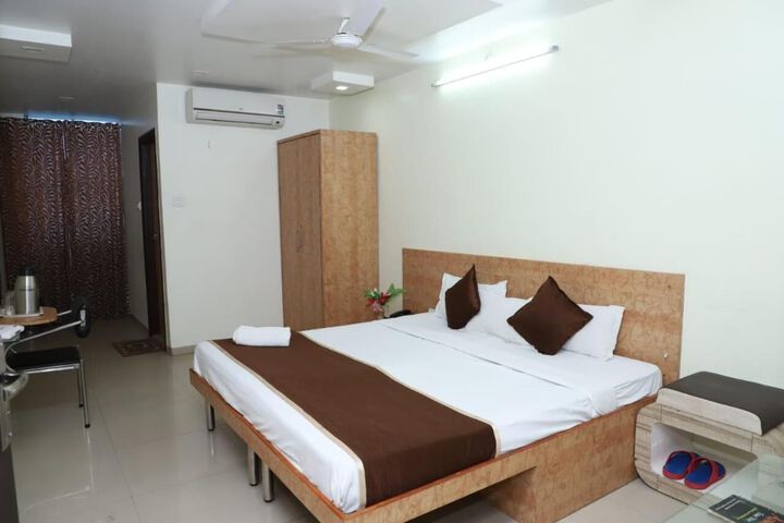 Room 32 of 34