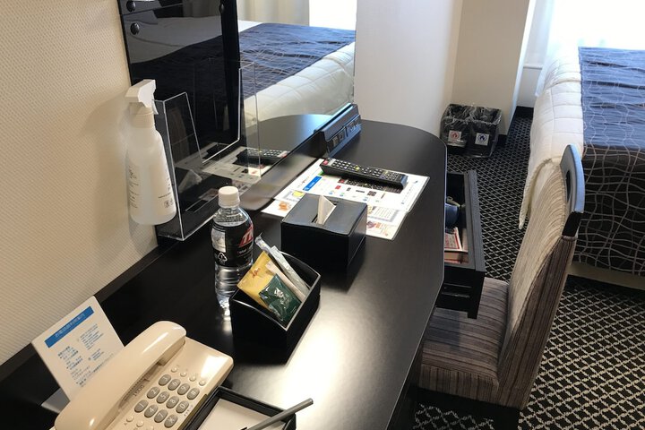 Room 8 of 115