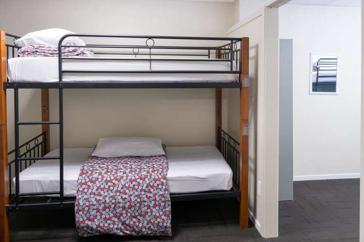 Room 10 of 106