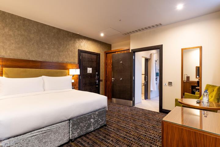 Room 43 of 114