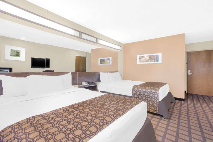 1 Queen Bed (11 of 20)