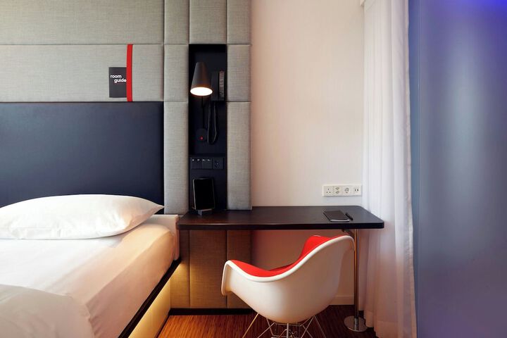 Room 19 of 43