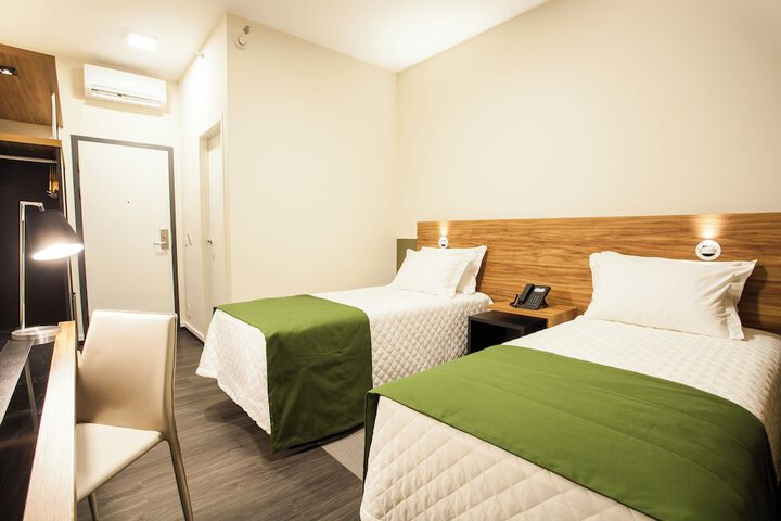 Room 10 of 32