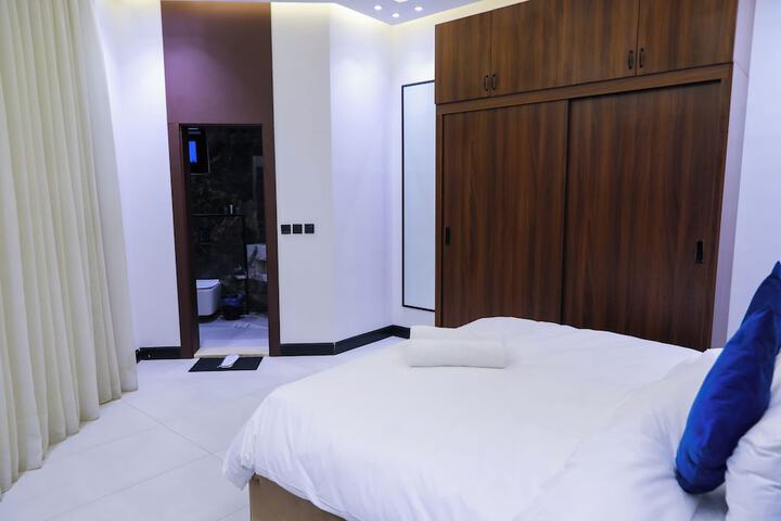 Room 28 of 178