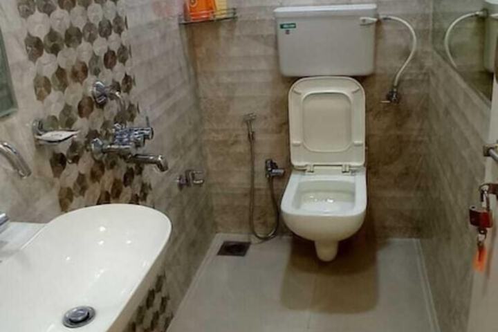 Room 6 of 6