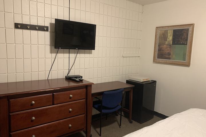 Room 7 of 12