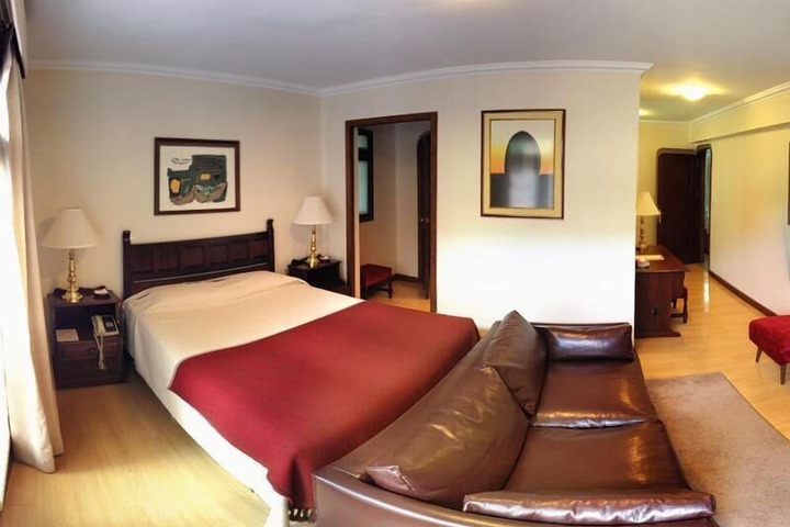 Room 18 of 74