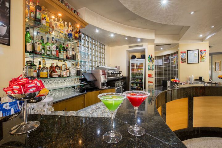 Lounge 56 of 80