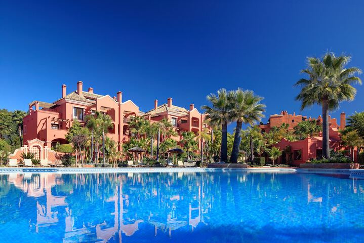 Hotel Pool