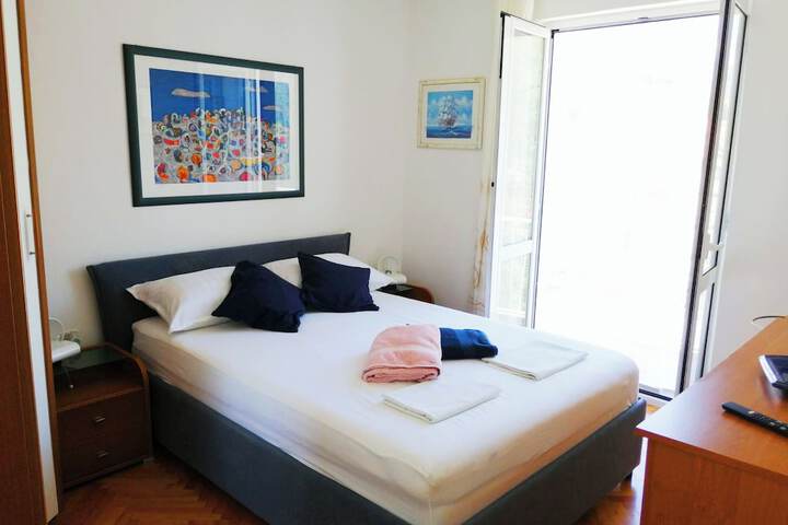 Room 6 of 36