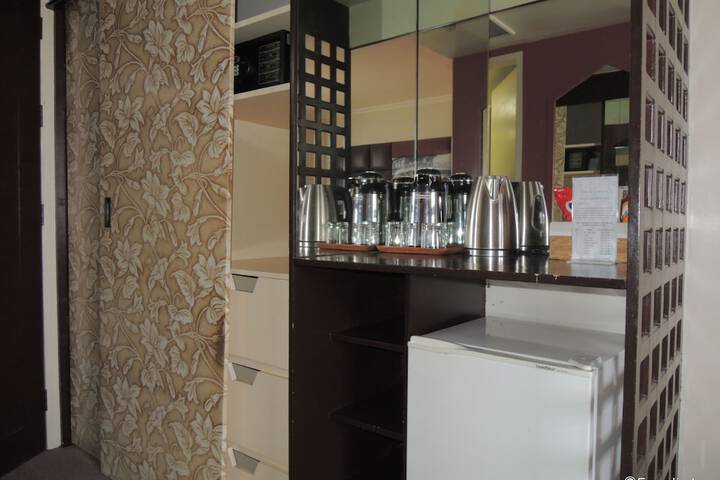 Mini-refrigerator