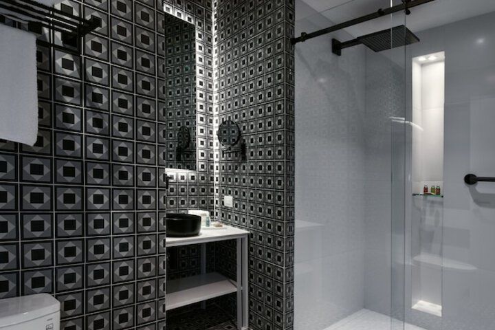 Room 25 of 47