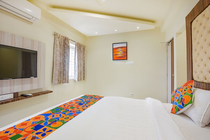 Room 13 of 33