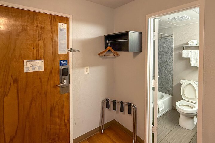 Room 28 of 48