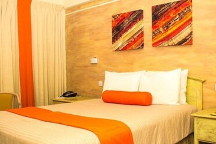 Room 10 of 11