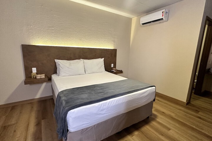 Room 3 of 10