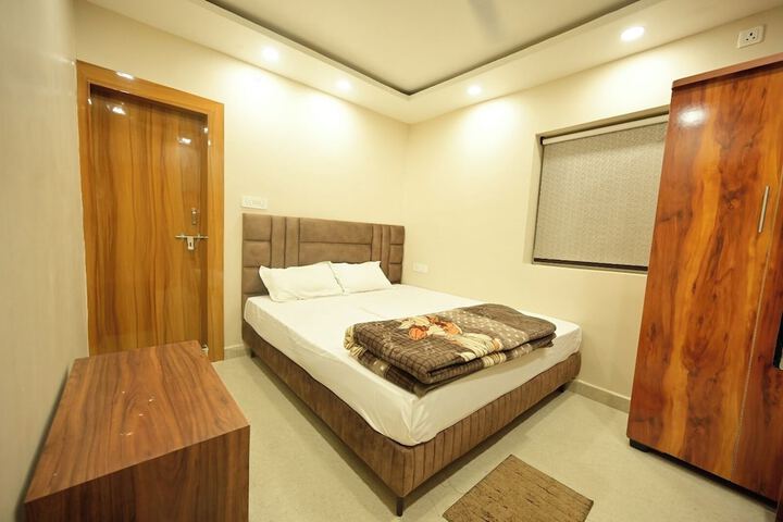 Room 34 of 90