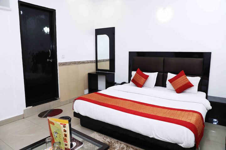 Room 28 of 39
