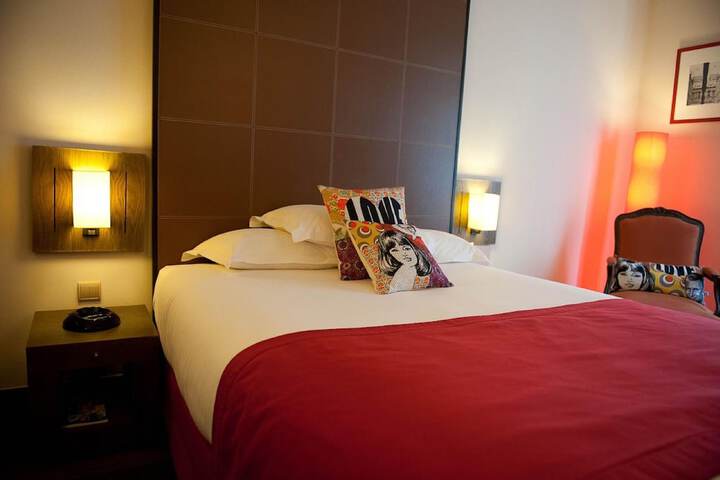 Room 8 of 33