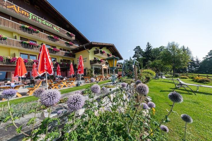 Hotel Exterior 46 of 60