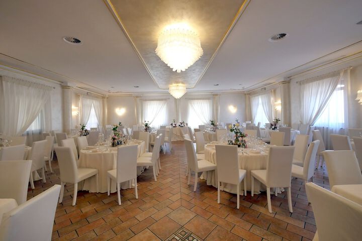 Ballroom/Hall 26 of 45