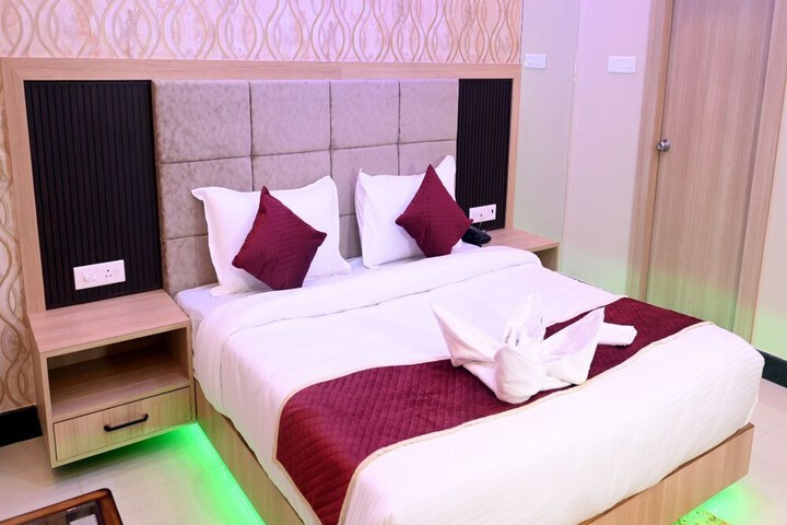 Room 28 of 77