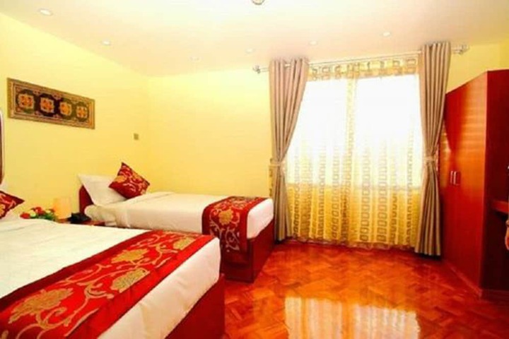Room 10 of 34