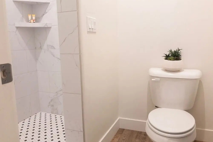 Room 6 of 21