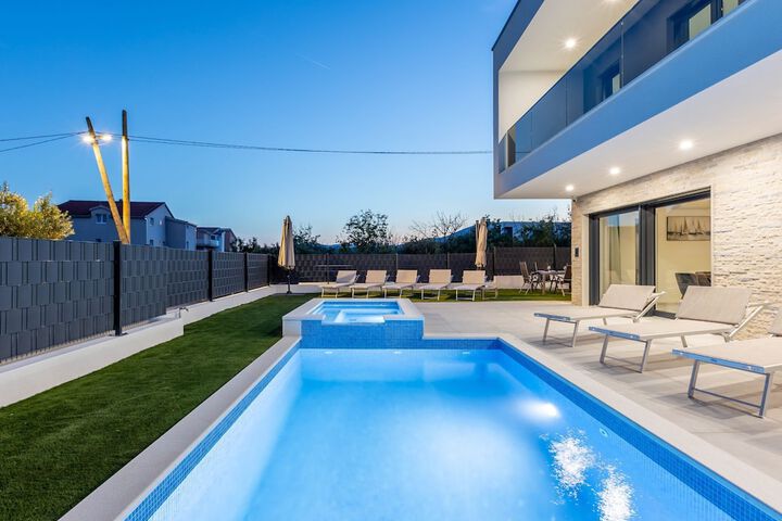 Pool 27 of 43