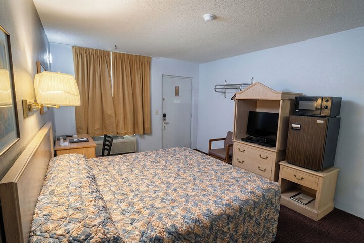 Room 5 of 28