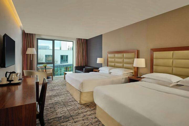 Room 42 of 142