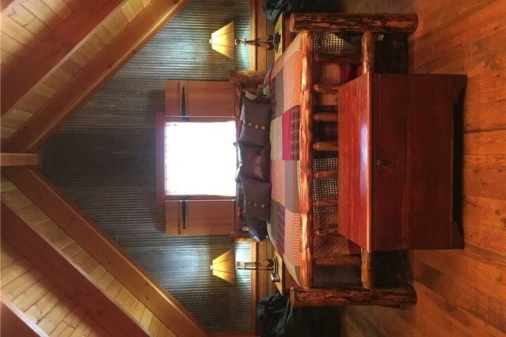 Room 5 of 6