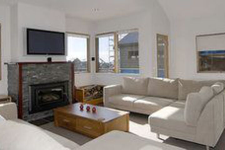 Room 4 of 4