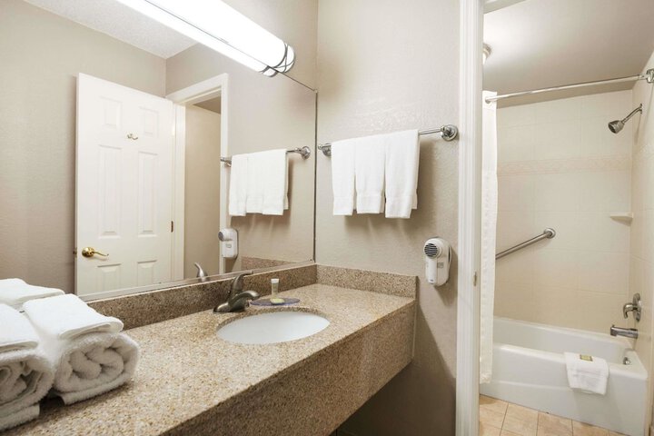 2 Double Beds (4 of 11)